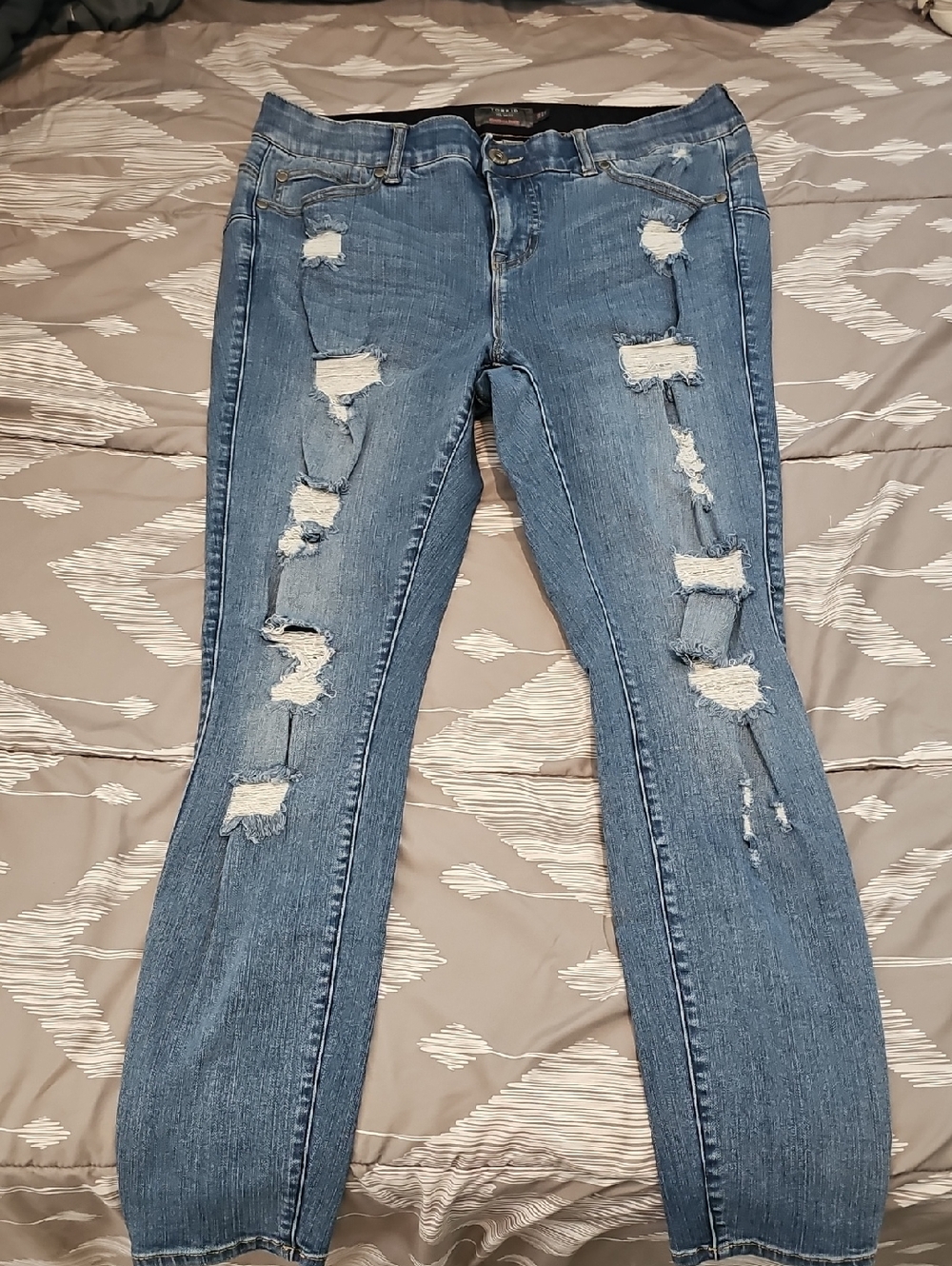 Torrid Premium BOMBSHELL Distressed Skinny Blue Jeans